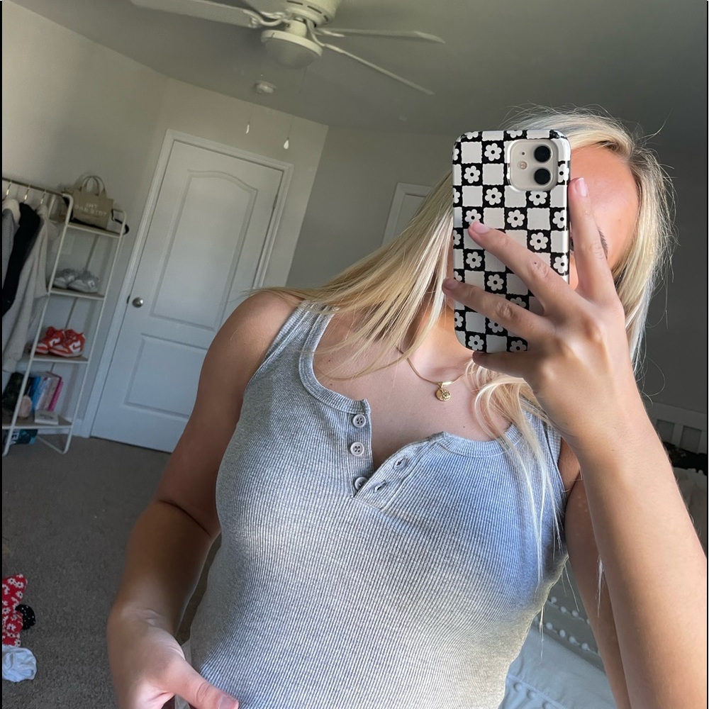 grey three button tank!